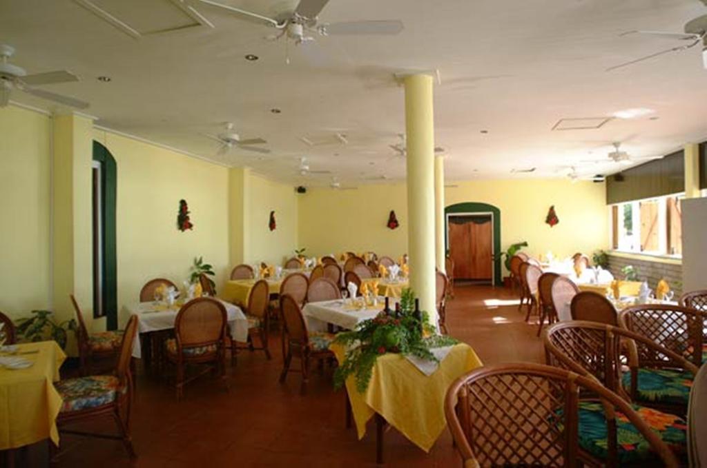 Gem Holiday Beach Resort St. George's Екстериор снимка