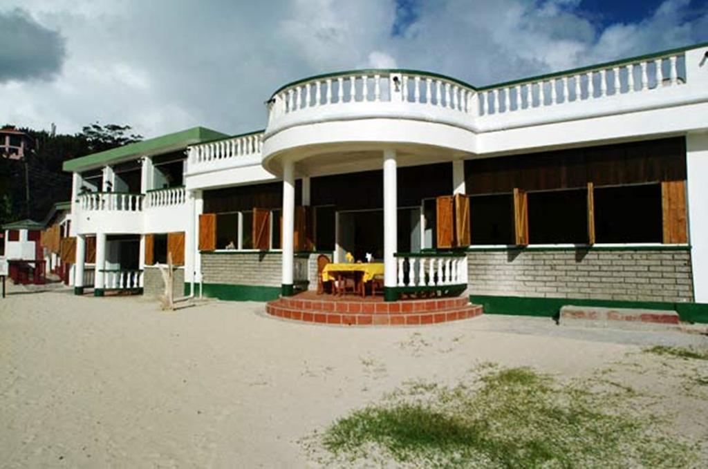 Gem Holiday Beach Resort St. George's Екстериор снимка