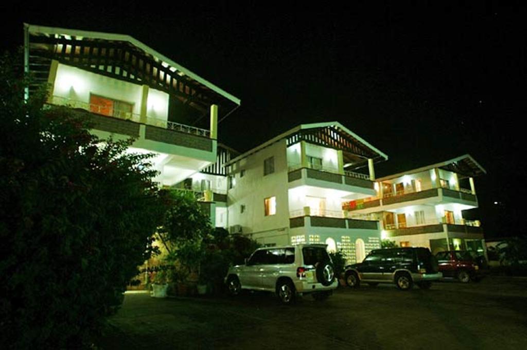 Gem Holiday Beach Resort St. George's Екстериор снимка